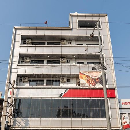 Hotel De Luxe Basai Road Гургаон Экстерьер фото