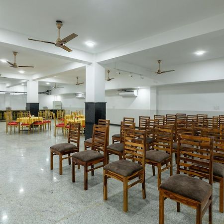 Hotel De Luxe Basai Road Гургаон Экстерьер фото