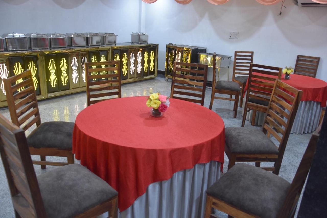 Hotel De Luxe Basai Road Гургаон Экстерьер фото