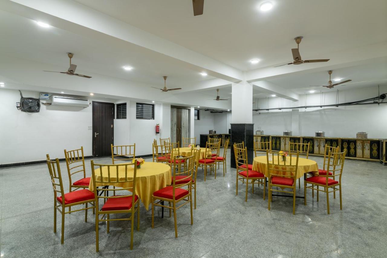 Hotel De Luxe Basai Road Гургаон Экстерьер фото